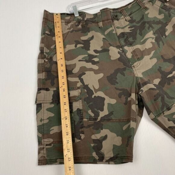 Men's Wrangler Camo Cargo Shorts  Stretch Relaxed Fit Tech Pocket size 46 new - Picture 6 of 16